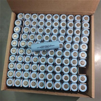 6000db 18650 3.6V 3200mAh újratölthető Li-Ion akkumulátort küldünk Franciaors...
